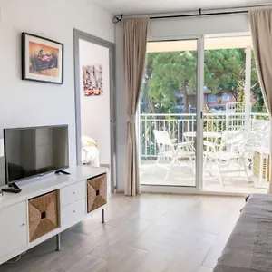 apartamentos-playa-caballo-blanco.top-hotels-tarragona.com/